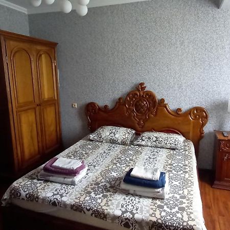 Lika'S Apartment 巴统 外观 照片