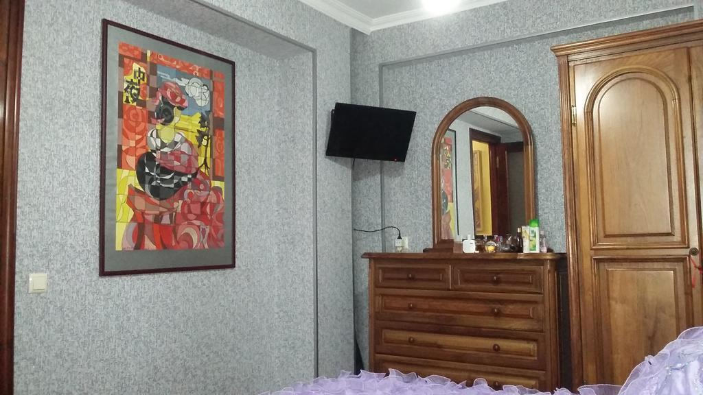 Lika'S Apartment 巴统 外观 照片