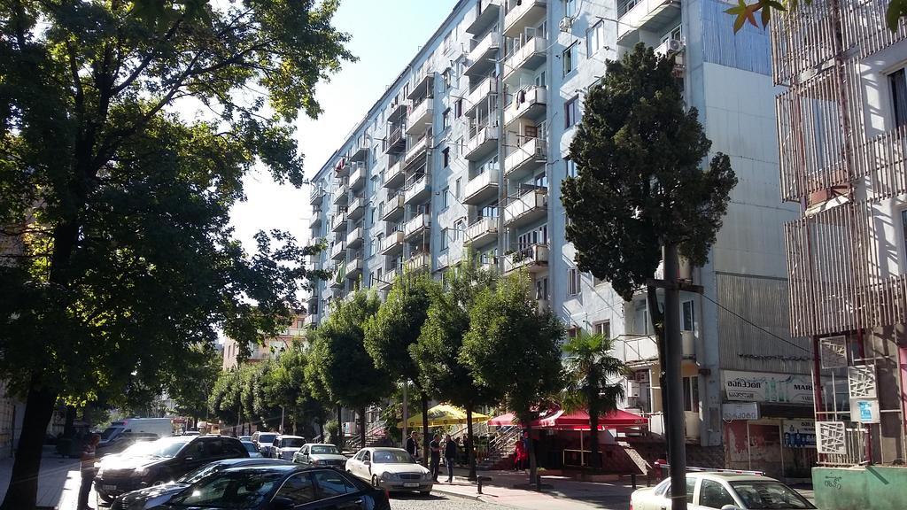 Lika'S Apartment 巴统 外观 照片