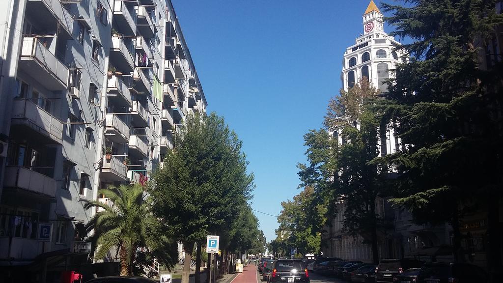 Lika'S Apartment 巴统 外观 照片